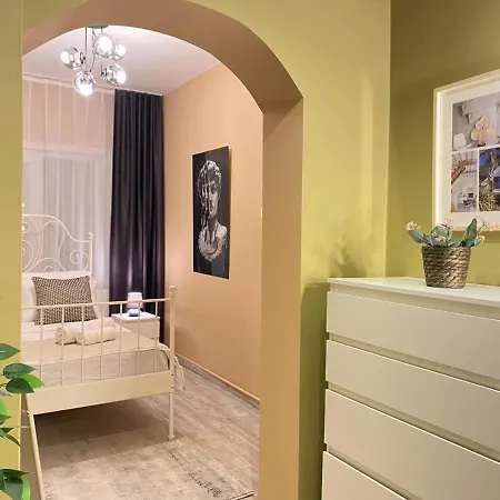 Lovely With Backyard In Cihangir Κωνσταντινούπολη