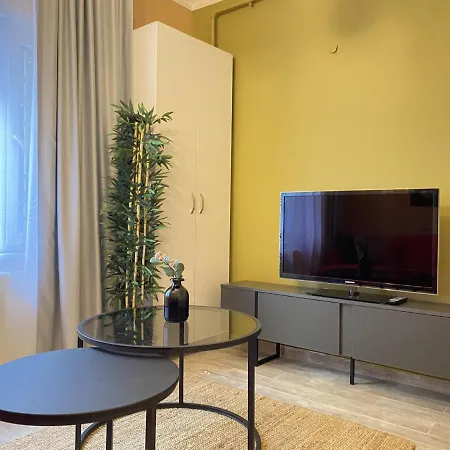 Διαμέρισμα Lovely With Backyard In Cihangir Κωνσταντινούπολη