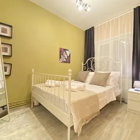 Lovely With Backyard In Cihangir Διαμέρισμα Κωνσταντινούπολη