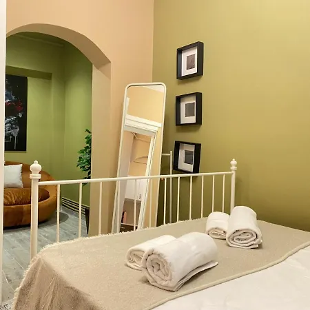 Διαμέρισμα Lovely With Backyard In Cihangir