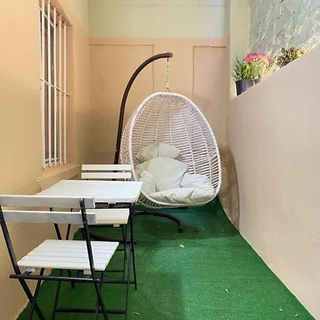 Lovely With Backyard In Cihangir Διαμέρισμα Κωνσταντινούπολη