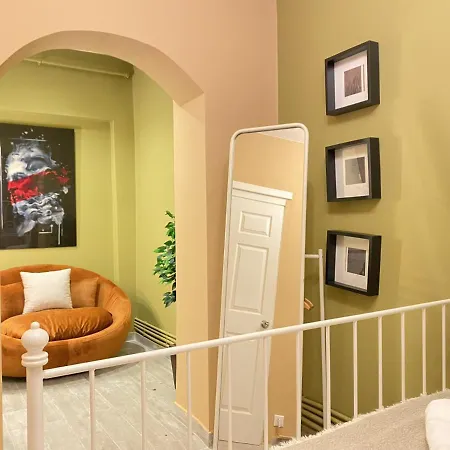 Lovely With Backyard In Cihangir Διαμέρισμα *