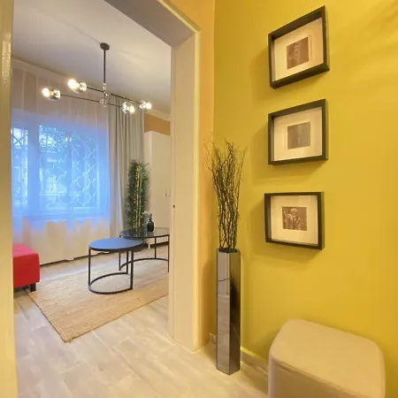 Lovely With Backyard In Cihangir Διαμέρισμα Κωνσταντινούπολη